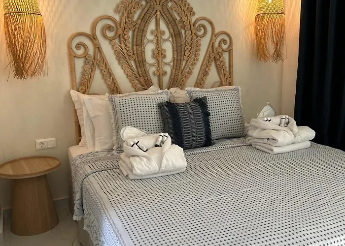 Calliopes By The Sea Boutique Apartament *