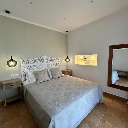 Calliopes By The Sea Boutique * Paralia Dionisiou